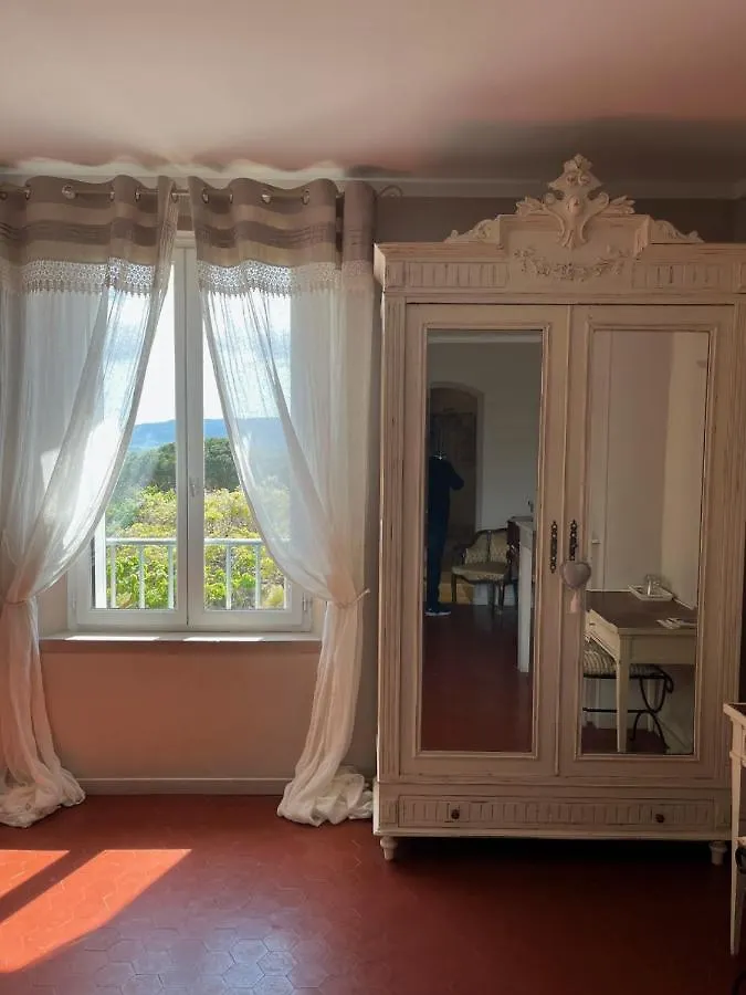 La Maison De Justine Grimaud 0*,